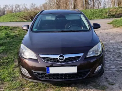 Gebraucht Opel Astra Design Edition 140 PS (102 kW) 2011 Braun Kombi