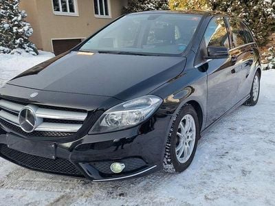 Schwarz Gebraucht 2013 Mercedes B180 Van / Kleinbus | 9.299 € (Fairer Preis)