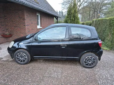 Gebraucht Toyota Yaris Luna 68 PS (50 kW) 2001 Schwarz Kleinwagen