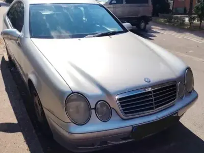 Gebraucht Mercedes CLK200 163 PS (119 kW) 2001 Silber Limousine