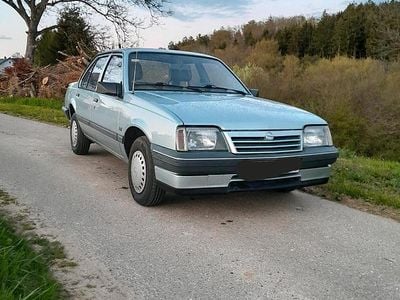 Usata Opel Ascona 75 CV (55 kW) 1987 Blu Berlina