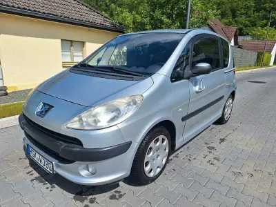 Gebraucht Peugeot 1007 Tendance 89 PS (65 kW) 2006 Silber Van / Kleinbus