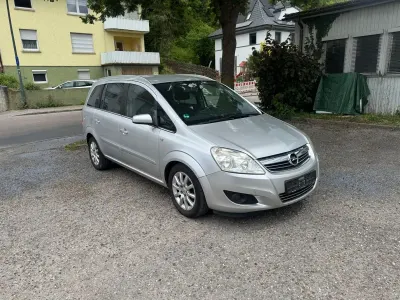 Gebraucht Opel Zafira Innovation 125 PS (91 kW) 2009 Silber Van / Kleinbus