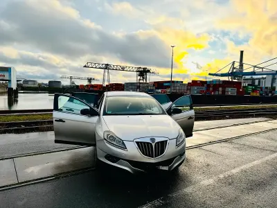 Gebraucht Lancia Delta 150 PS (110 kW) 2008 Silber Kleinwagen