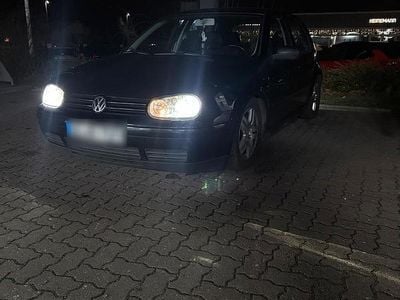 Blau Gebraucht 2000 VW Golf IV Kleinwagen | 2.800 € (Etwas zu teuer)