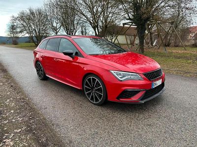 Rot Gebraucht 2019 Seat Leon ST 4Drive Kombi | 25.499 € (Teuer)