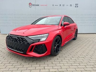 Neu Audi RS3 Sport 400 PS (294 kW) 2025 Rot Limousine