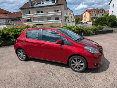 Gebraucht Toyota Yaris 99 PS (72 kW) 2012 Rot Kleinwagen