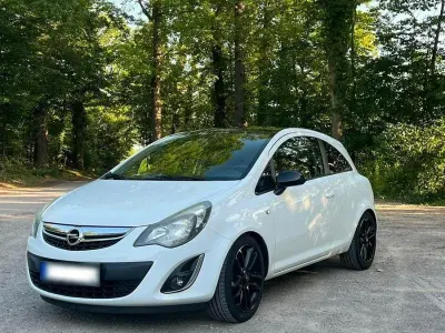 Gebraucht Opel Corsa Color Edition 101 PS (74 kW) 2013 Weiß Kleinwagen