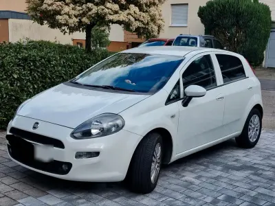 Gebraucht Fiat Punto Lounge 69 PS (50 kW) 2016 Weiß Kleinwagen