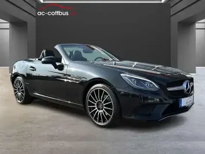 Używany Mercedes SLC180 156 KM (114 kW) 2017 Czarny Kabriolet