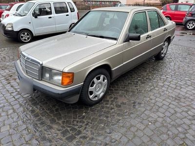 Second-hand Mercedes 190 118 CP (86 kW) 1990 Maro Berlinǎ