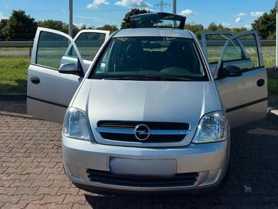 Grau Gebraucht 2005 Opel Meriva Van / Kleinbus | 2.299 € (Guter Preis)