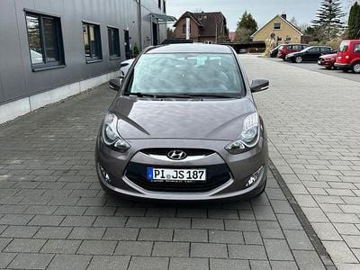Gebraucht Hyundai ix20 Classic 90 PS (66 kW) 2012 Braun Kleinwagen