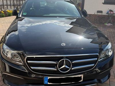 Gebraucht Mercedes E220 194 PS (142 kW) 2019 Schwarz Limousine