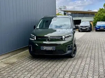 Neu Citroën Berlingo 131 PS (96 kW) 2026 Grün Van / Kleinbus