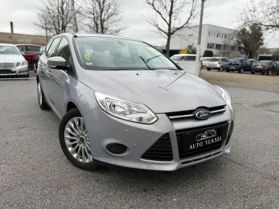 Używany Ford Focus Trend 101 KM (74 kW) 2014 Srebrny Sedan/Limuzyna