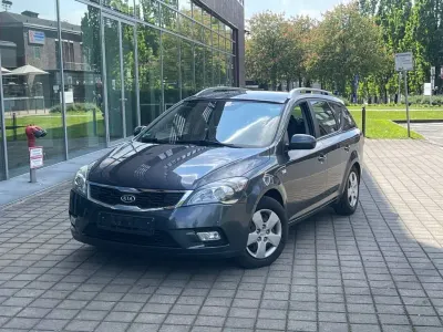 Gebraucht Kia Ceed Sportswagon Vision 109 PS (80 kW) 2010 Grau Kombi