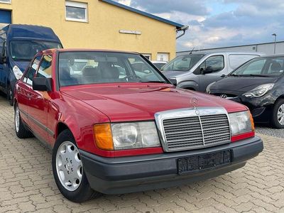 Rot Gebraucht 1987 Mercedes 200 Limousine | 9.900 €