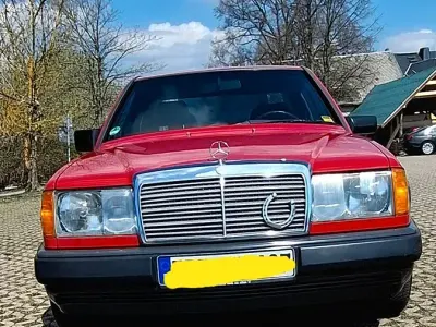 Gebraucht Mercedes 300 179 PS (131 kW) 1987 Rot Limousine