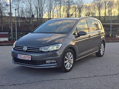 Second-hand VW Touran Highline 150 CP (110 kW) 2017 Gri Monovolum