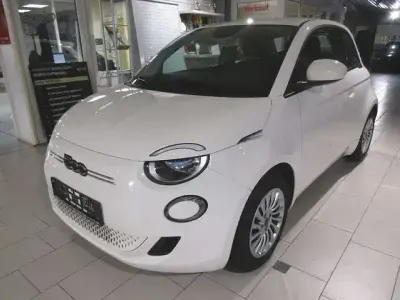 Gebraucht Fiat 500e Action 69 kW (95 PS) 2022 Weiß Kleinwagen