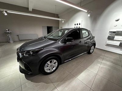 Neu Mazda 2 Center-Line 116 PS (85 kW) 2025 Lead grey Kleinwagen