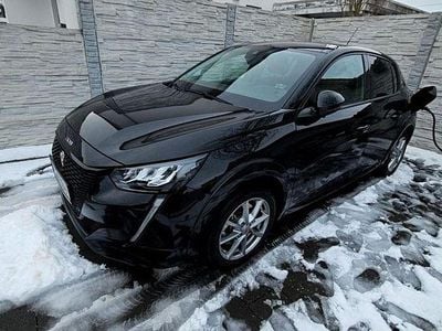 Gebraucht Peugeot e-208 Allure 100 kW (136 PS) 2022 Schwarz Kleinwagen