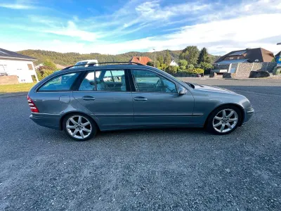 Gebraucht Mercedes C320 Avantgarde 224 PS (164 kW) 2005 Blau Kombi