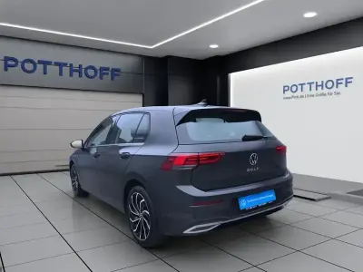 Gebraucht VW Golf VIII Style 190 PS (139 kW) 2024 Grau Limousine
