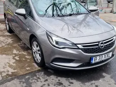 Gebraucht Opel Astra Edition 136 PS (100 kW) 2017 Grau Kombi