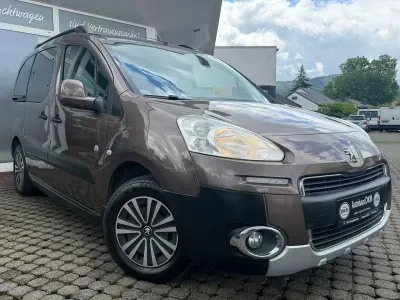 Gebraucht Peugeot Partner Outdoor 114 PS (83 kW) 2014 Braun Van / Kleinbus