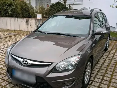 Gebraucht Hyundai i30 Comfort 116 PS (85 kW) 2012 Braun Kombi