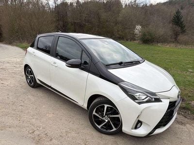 Gebraucht Toyota Yaris 111 PS (81 kW) 2019 Weiß Limousine