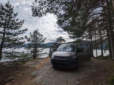 Beige Gebraucht 2024 VW Caddy Maxi California Van / Kleinbus | 33.500 € (Guter Preis)