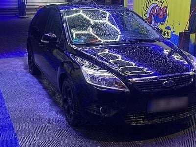 Gebraucht Ford Focus 105 PS (77 kW) 2010 Schwarz Limousine