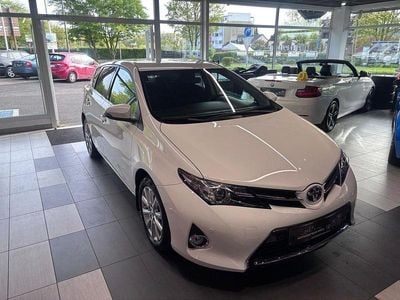 Usata Toyota Auris Life+ 132 CV (97 kW) 2015 Bianco Berlina