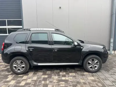 Gebraucht Dacia Duster Lauréate 114 PS (83 kW) 2016 Schwarz SUV
