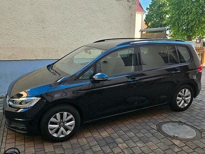 Schwarz Gebraucht 2017 VW Touran Comfortline Van / Kleinbus | 18.880 € (Fairer Preis)