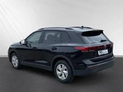 Gebraucht VW Tiguan Basis 131 PS (96 kW) 2024 Schwarz SUV