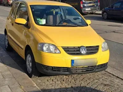 Gebraucht VW Fox 54 PS (39 kW) 2007 Gelb Kleinwagen