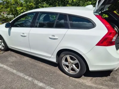 Gebraucht Volvo V60 Momentum 136 PS (100 kW) 2014 Weiß Kombi