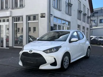Gebraucht Toyota Yaris Business Edition 92 PS (67 kW) 2022 Weiß Kleinwagen