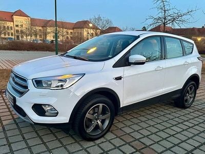 Gebraucht Ford Kuga Trend 120 PS (88 kW) 2019 Weiß SUV