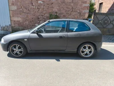 Second-hand Mitsubishi Colt 82 CP (60 kW) 2003 Negru Hatchback