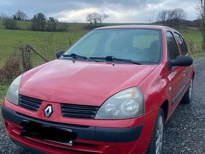 Rot Gebraucht 2004 Renault Clio II Kleinwagen | 1.200 € (Superpreis)