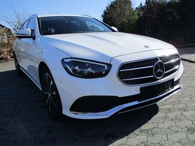 Gebraucht Mercedes E300 194 PS (142 kW) 2022 Weiß Limousine