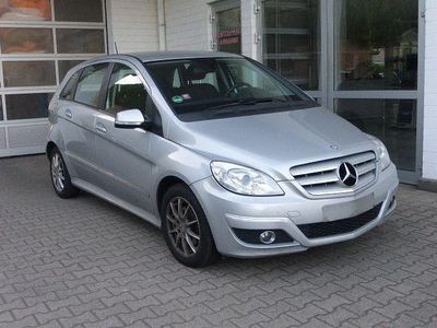 Gebraucht Mercedes B180 109 PS (80 kW) 2010 Silber Van / Kleinbus