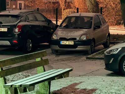 Silber Gebraucht 2002 Toyota Yaris Kleinwagen | 1.200 € (Fairer Preis)