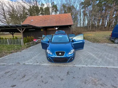 Second-hand Seat Altea XL 105 CP (77 kW) 2013 Albastru Monovolum